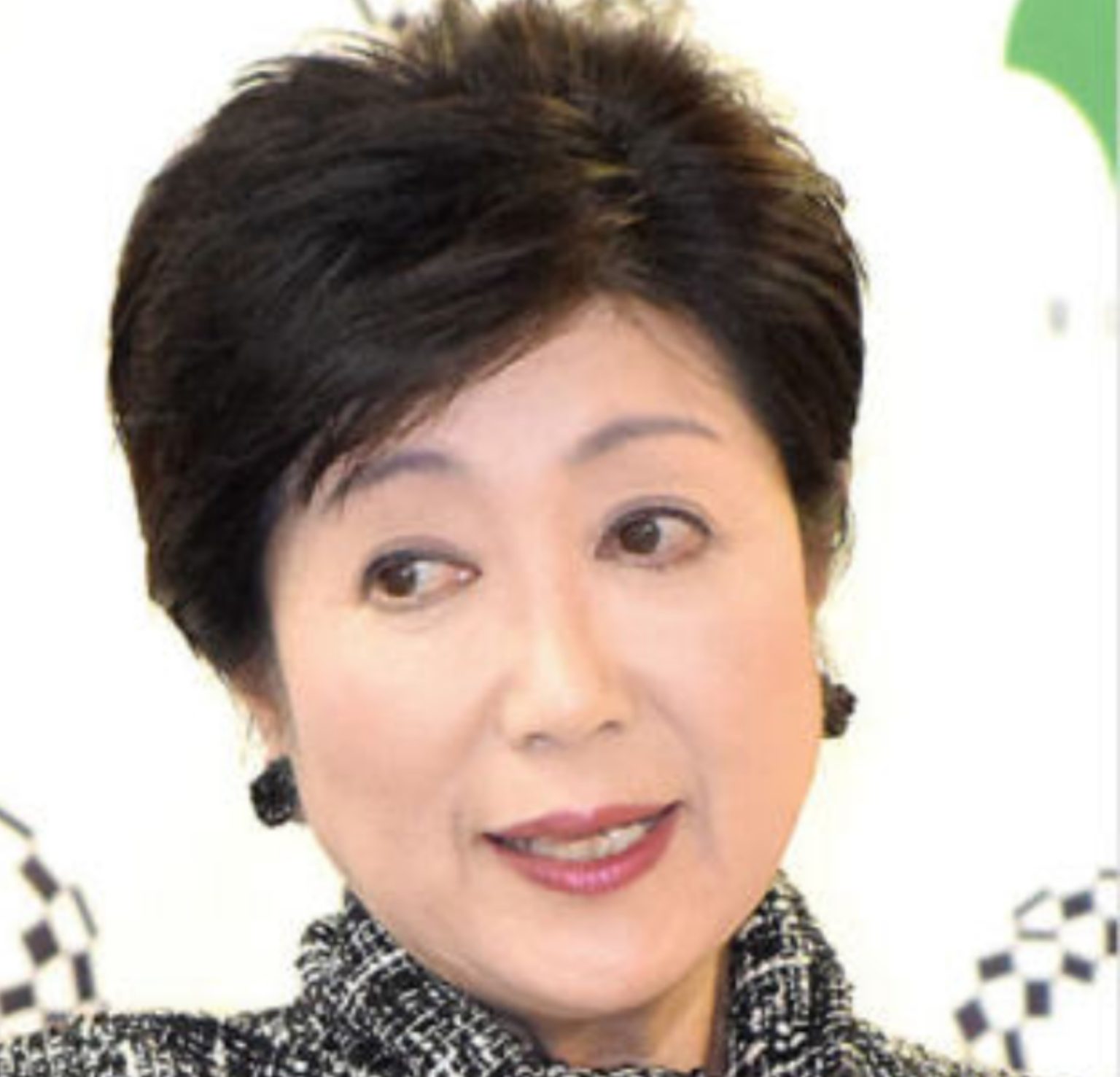 【画像】小池百合子の厚化粧はアザを隠すため！場所はどこ・いつ出来た？